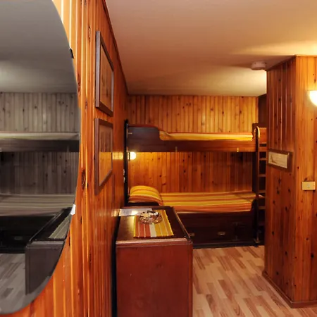 Hotel Hostellerie Des Guides 3*