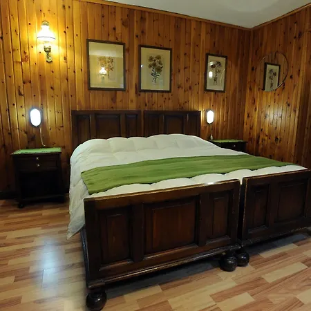 Des Guides Hotell